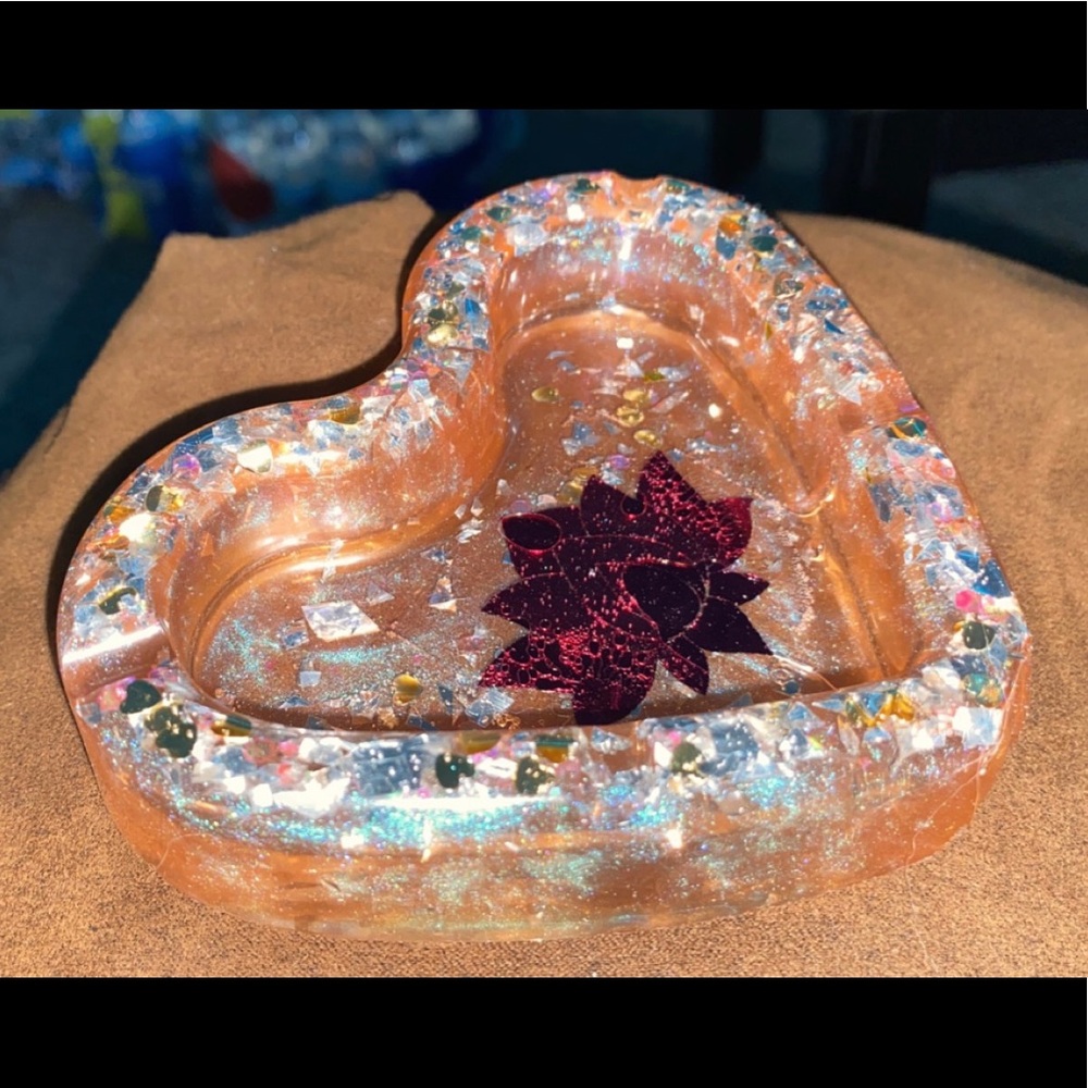 HANDMADE Lotus color changing heart ashtray🧡💙